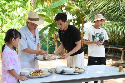 'Bố ơi mình đi đâu thế?' mùa 6:Cường Cá trổ tài hát Chèo, bé Đậu ghi điểm vì sự tử tế
