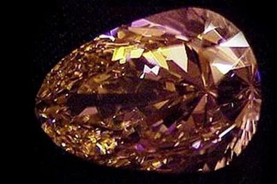 Kim cương hồng huyền thoại trở lại sau một thế kỷ vắng bóng