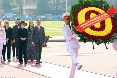 Thủ tướng Liechtenstein viếng Chủ tịch Hồ Chí Minh và tưởng niệm các Anh hùng liệt sĩ