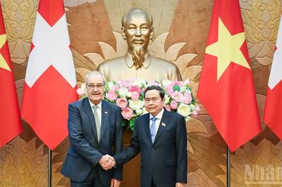 [Ảnh] Chủ tịch Quốc hội Trần Thanh Mẫn hội kiến Tổng thống Liên bang Thụy Sĩ Guy Parmelin