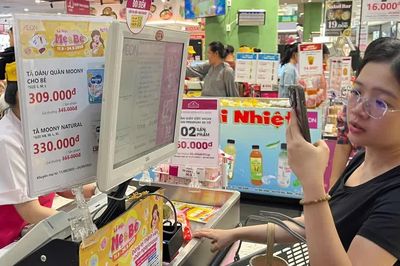 Người trẻ tưng bừng 'mua trước, trả sau'