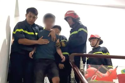Cảnh sát PCCC và CNCH giải cứu nam thanh niên có ý định tự tử