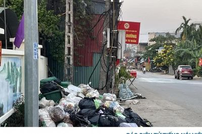 Rác chất đống, bốc mùi hôi thối ở xã Xuân Du, Thanh Hóa
