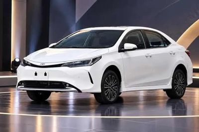 [GALLERY] Toyota Corolla Altis 2027 từ 567 triệu đồng 'bình cũ, rượu vẫn cũ'