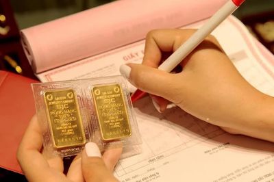 Mua bán vàng từ 5 triệu đồng/ngày phải thực hiện chuyển khoản