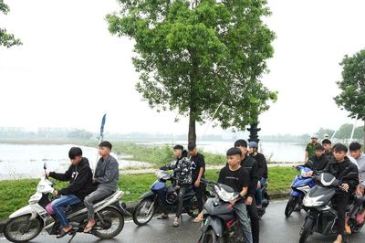 Làm rõ nhóm thanh thiếu niên mang hung khí, chạy xe tốc độ cao