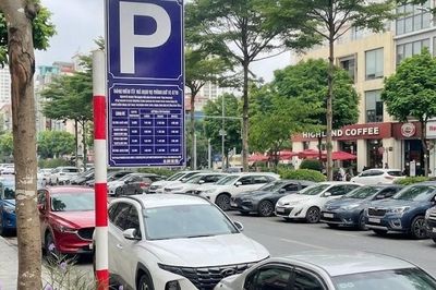 Chi phí 'nuôi' ô tô ngày càng đắt đỏ, chủ xe mất nửa triệu đồng gửi xe mỗi ngày