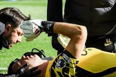 Thủ môn Emiliano Martinez trấn an Chelsea sau chấn thương nặng