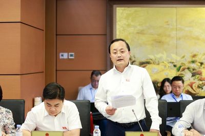 'Hạ lãi suất không chỉ là vấn đề cạnh tranh giữa các ngân hàng'