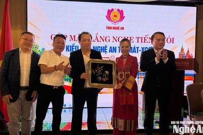 Tỉnh Nghệ An gặp mặt, lắng nghe tiếng nói kiều bào tại Mátxcơva (Liên bang Nga)