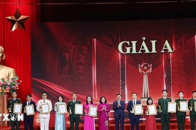 Lễ trao giải Cuộc thi chính luận về bảo vệ nền tảng tư tưởng của Đảng lần thứ 6