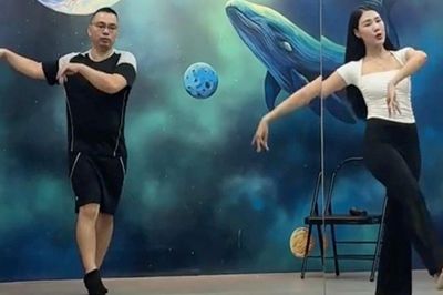 Người đàn ông 40 tuổi chiều vợ nhất vịnh Bắc Bộ, học múa cổ trang biểu diễn cho vợ xem