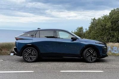 SUV công suất 375 mã lực, giá khởi điểm gần 1,2 tỷ đồng