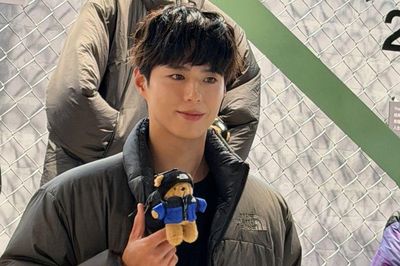 Park Bo Gum khoe cơ bắp lực lưỡng