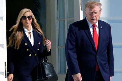 Vì sao Thư ký báo chí Nhà Trắng bị ông Trump cho thôi việc sau 5 ngày làm việc?