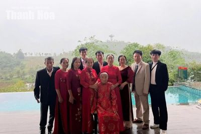 Mẹ Doãn và 10 “dải hoa” làng biển