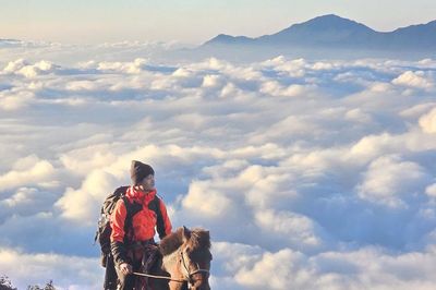 Săn mây, ngắm hoa chi pâu trên đỉnh Tà Chì Nhù