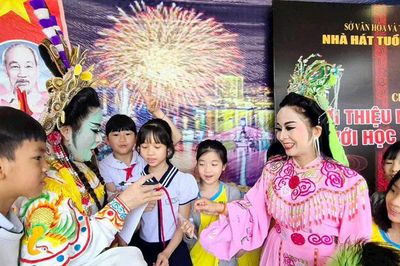 Bền bỉ với sân khấu tuồng