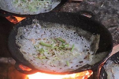 Nhớ miếng bánh khoái chảo gang