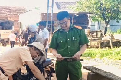 Gia Lai: Tuyên truyền, ký cam kết bảo đảm an toàn giao thông với người điều khiển xe công nông