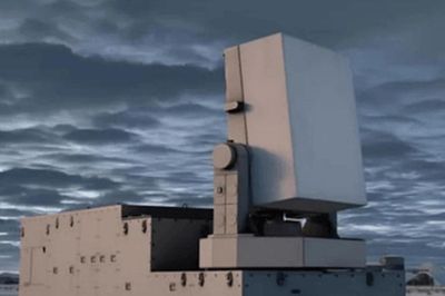 BAE Systems ra mắt vũ khí vi sóng công suất cao tiêu diệt bầy đàn UAV không cần tên lửa