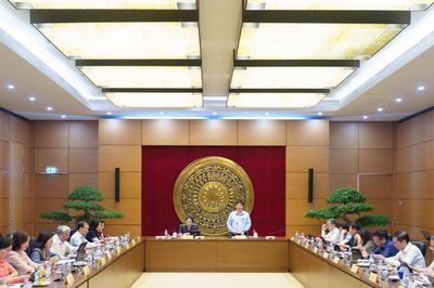 Gỡ 'nút thắt' thể chế, khơi thông nguồn lực thúc đẩy tăng trưởng nhanh và bền vững