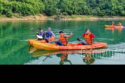 Thung Nai thúc đẩy nguồn thu từ du lịch