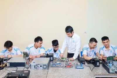 Giáo viên dạy thực hành nghề có thể được cấp chứng chỉ qua đánh giá trực tiếp