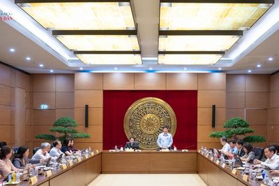 Tháo gỡ 'nút thắt' hạ tầng văn hóa, giáo dục vùng đồng bào dân tộc thiểu số
