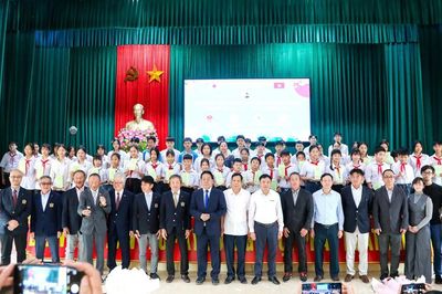 Trao học bổng khuyến học Nghiêm Vũ Đằng nối dài truyền thống hiếu học