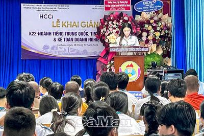 Gần 350 học sinh phổ thông tham dự khai giảng các lớp trung cấp nghề
