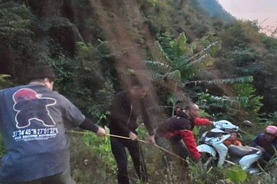 Kịp thời giải cứu 2 du khách gặp tai nạn do xe máy mất phanh tại Cao Bằng