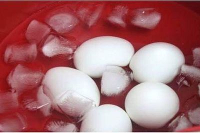 Luộc trứng đừng cho luôn vào nồi, nhớ làm điều này trước trứng sẽ cực dễ bóc vỏ mà còn không bị nứt