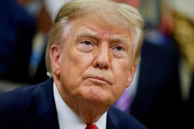 Ông Trump miễn áp dụng lệnh trừng phạt liên quan năng lượng Nga, gây phản ứng