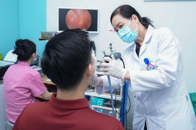 Trông con đồng nghiệp mắc cúm A, người đàn ông phát bệnh sau 1 ngày