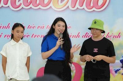 Trao mái tóc, gửi yêu thương đến những 'chiến binh K'