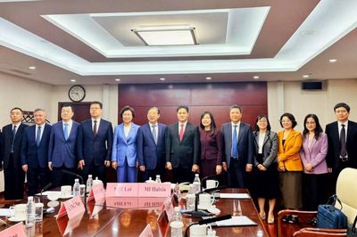 Đoàn công tác Bộ Y tế Việt Nam thúc đẩy hợp tác y tế với các đối tác hàng đầu Trung Quốc