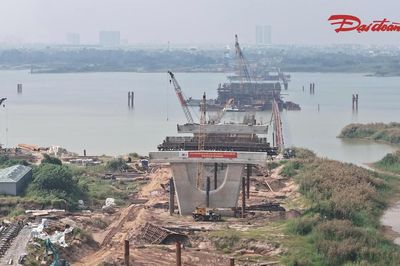 Cầu Thượng Cát sau một năm thi công: Ba trụ tháp dần thành hình giữa sông Hồng