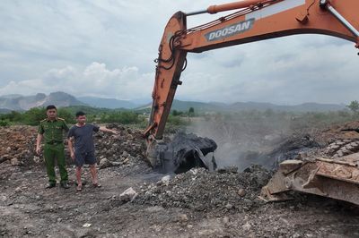 Quảng Ninh: Bóc trần thủ đoạn đổ trộm, chôn lấp trái phép 300 tấn chất thải
