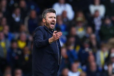 Carrick gây tranh luận với phát biểu sau trận hòa Leeds