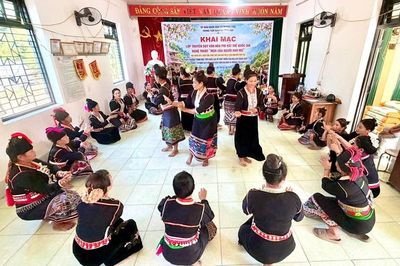 Người Khơ Mú ở Mường Pồn gìn giữ nghệ thuật múa dân gian