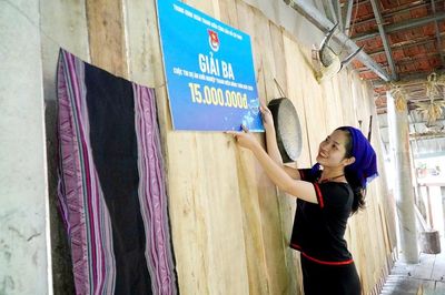 Người trẻ đánh thức văn hoá Hrê từ mô hình khởi nghiệp bản địa
