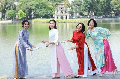 Ngắm nét duyên dáng áo dài nhân Ngày Phụ nữ Việt Nam 20/10