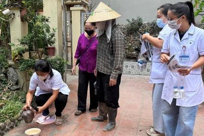 Không để những vật dụng chứa nước thành môi trường cho muỗi truyền bệnh sốt xuất huyết phát triển
