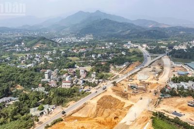 [Ảnh] Tập trung đẩy nhanh tiến độ dự án con đường nối Đại lộ Thăng Long với Hòa Bình