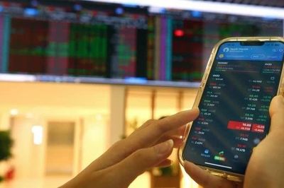 Chứng khoán ngày 19/10: Cổ phiếu ngân hàng đồng loạt giảm, VN-Index mất hơn 16 điểm