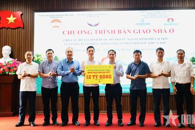 Lào Cai: Bàn giao nhà ở tặng gia đình khó khăn