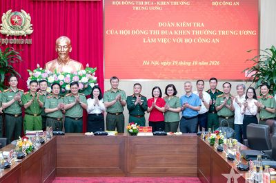 Đoàn kiểm tra của Hội đồng Thi đua - Khen thưởng Trung ương làm việc với Bộ Công an
