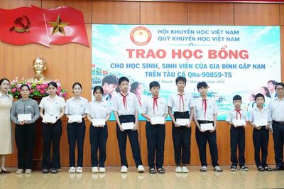 Trao 44 suất học bổng cho con của các thuyền viên gặp nạn