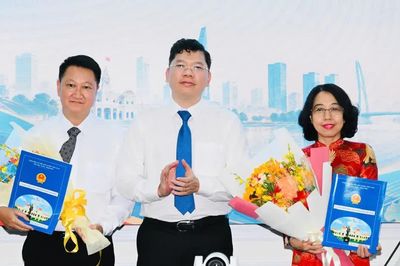 UBND TPHCM trao quyết định điều động, bổ nhiệm nhiều cán bộ